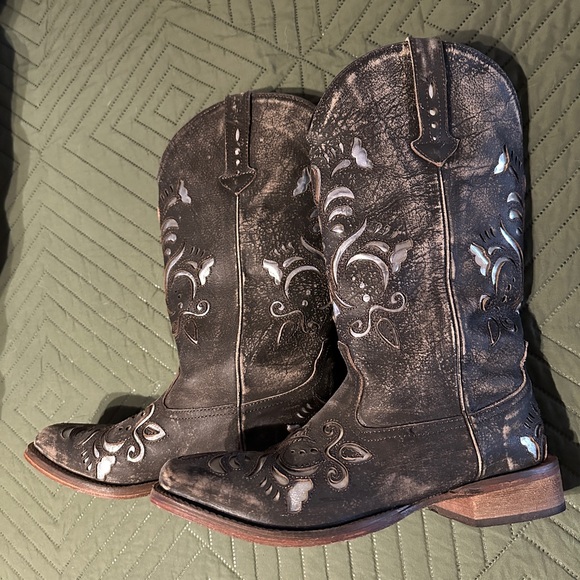 Women’s Roper Boots - Picture 2 of 3